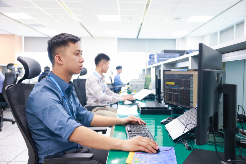 Các kỹ sư làm việc và nghiên cứu tại Trung tâm Nghiên cứu và Phát triển Samsung Việt Nam.